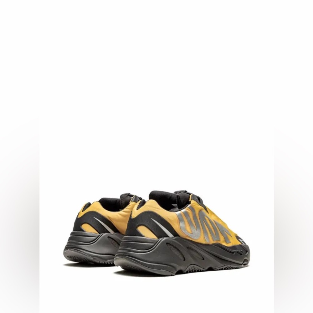 Sneakers - Picture 2 of 7